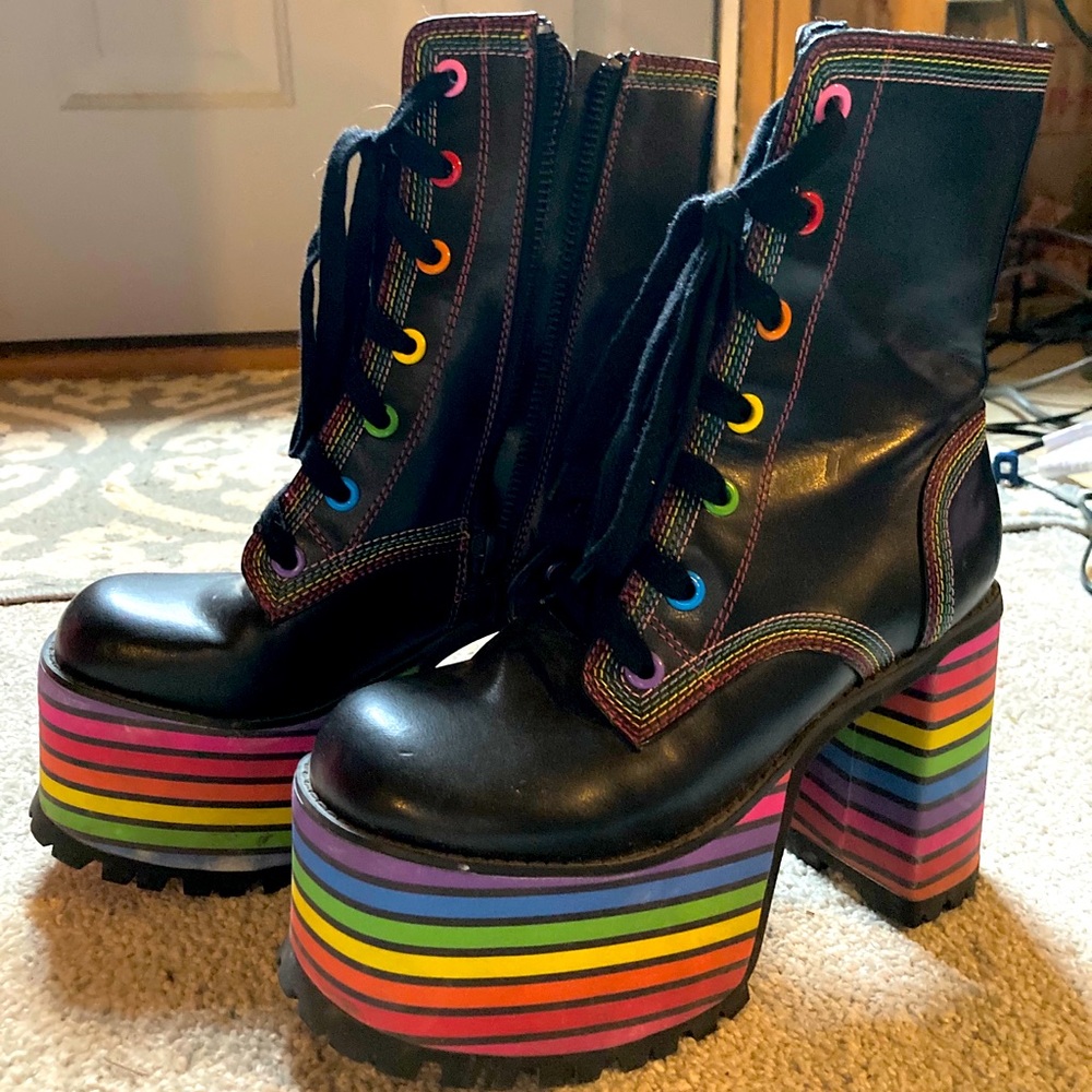 Platform pleather boots 🌈